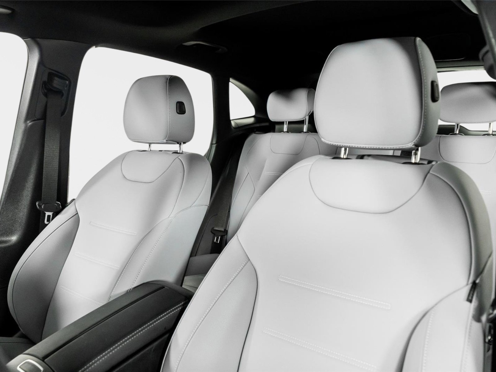 Used 2024 Mercedes-Benz GLA 35 AMG 4MATIC image 3