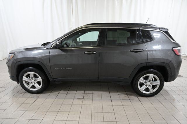 Used 2024 Jeep Compass Latitude image 9