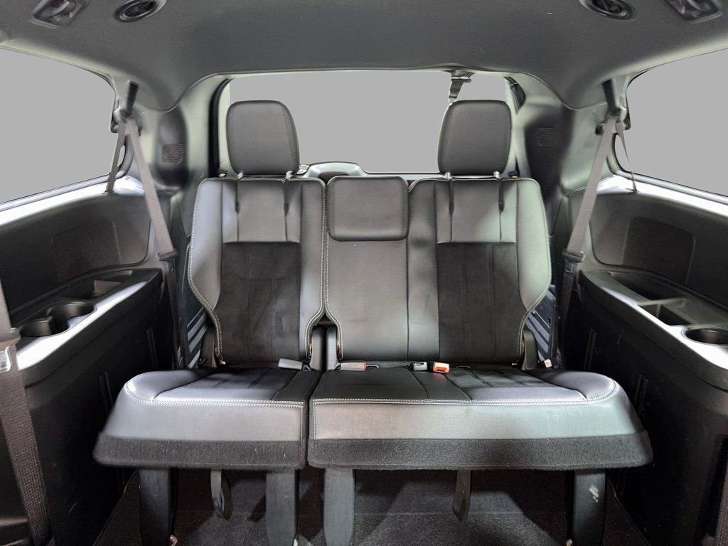 Used 2018 Dodge Grand Caravan SXT w/ Blacktop Package image 12