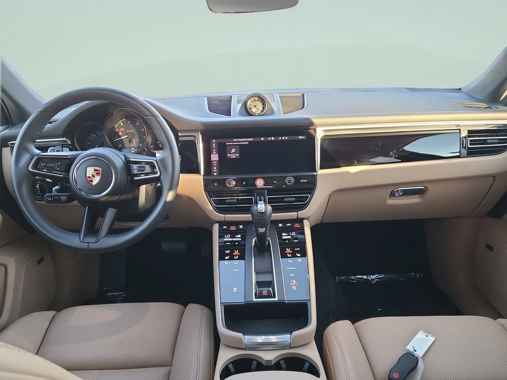 Used 2025 Porsche Macan image 14