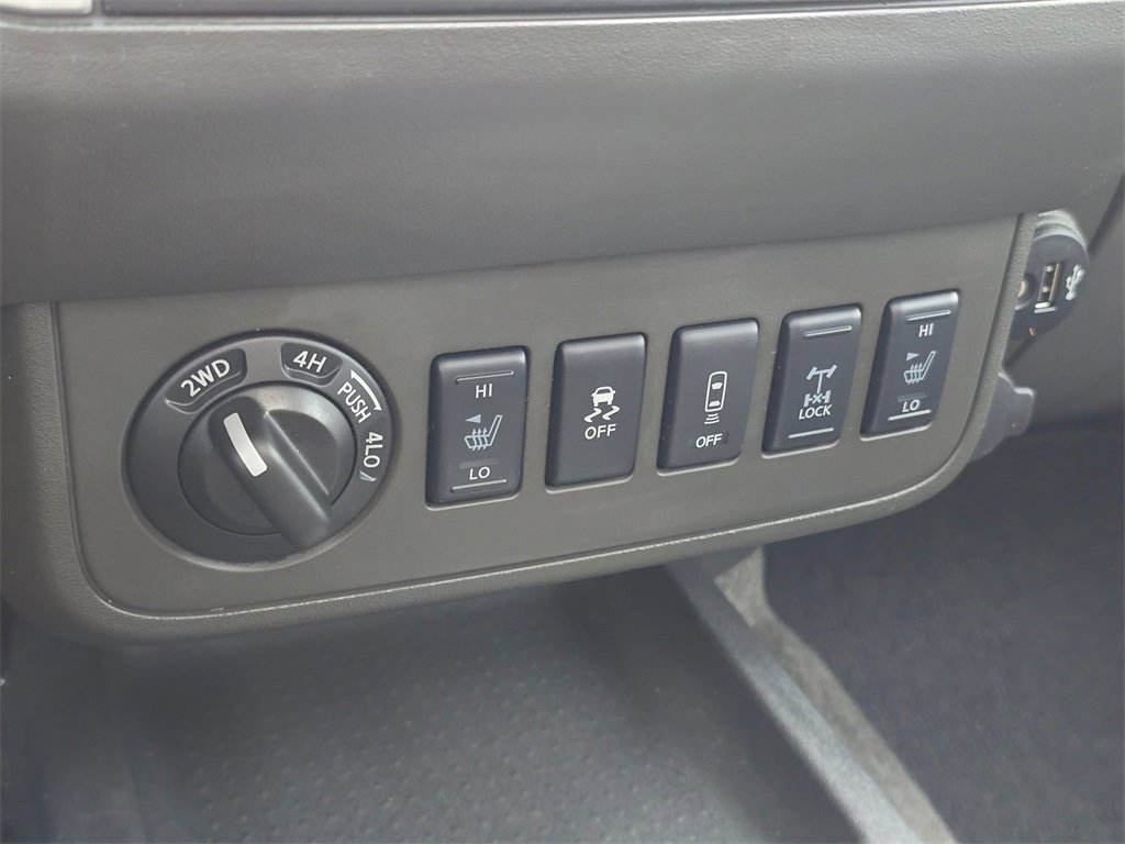 Used 2017 Nissan Frontier PRO-4X w/ Pro-4x Luxury Package image 30