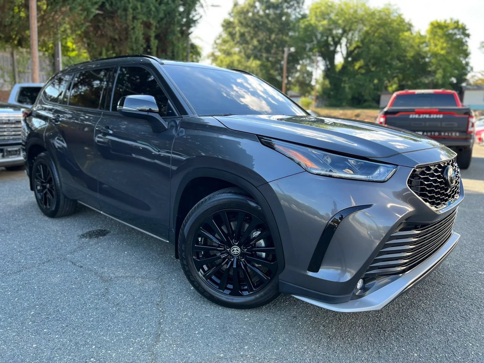 Used 2024 Toyota Highlander XSE FWD image 1