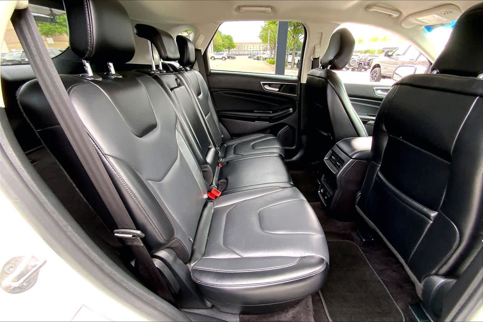 Used 2017 Ford Edge Titanium w/ Technology Package FWD image 34