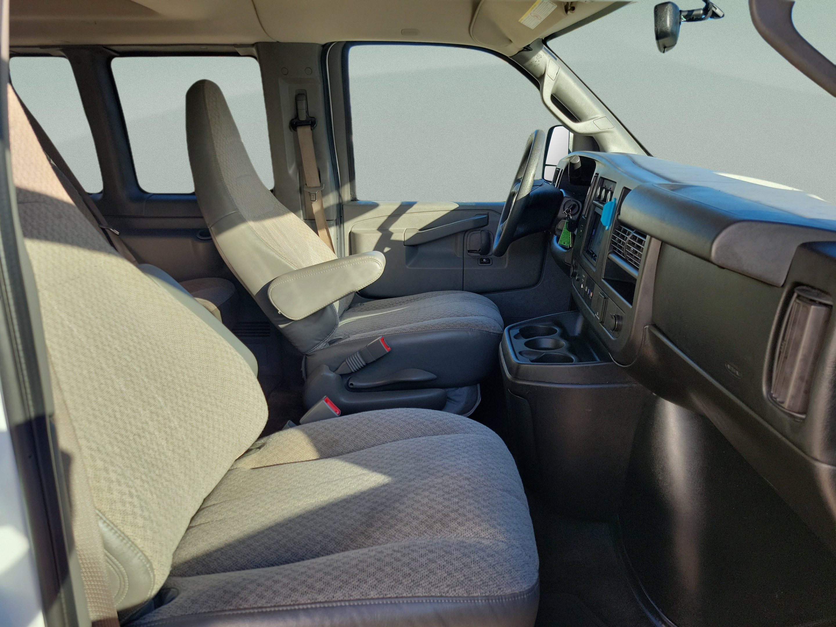 Used 2018 Chevrolet Express 3500 LT w/ LT Preferred Equipment Group RWD image 27