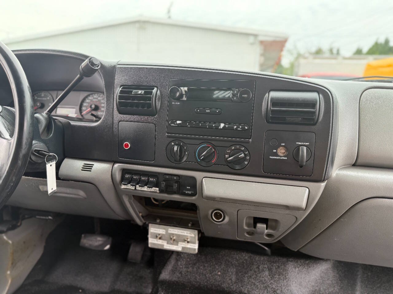 Used 2006 Ford F450 2WD Regular Cab Super Duty image 31