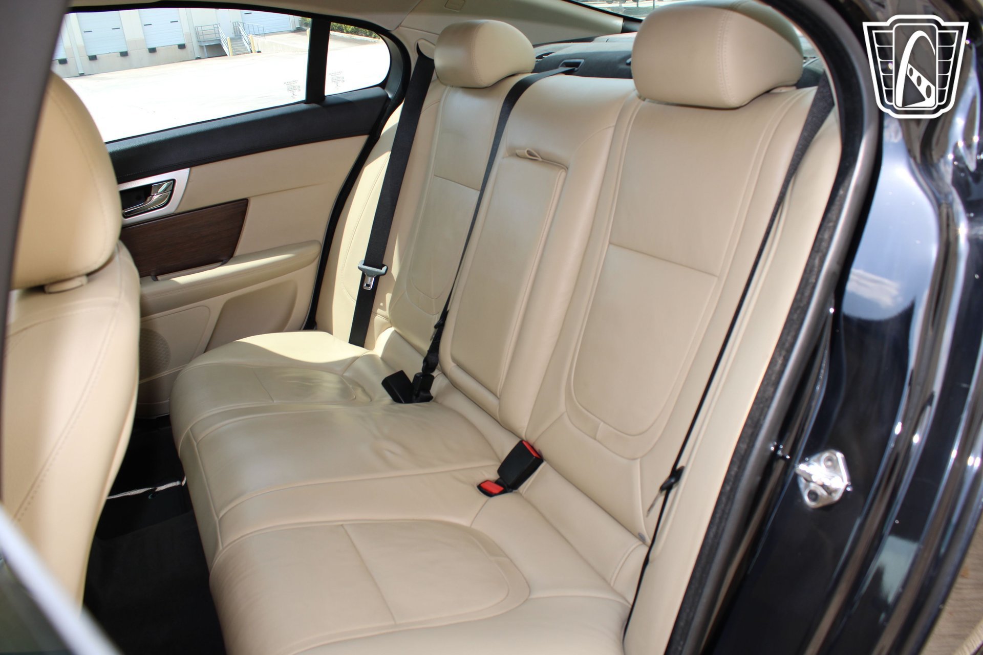 Used 2014 Jaguar XF 3.0 RWD image 8