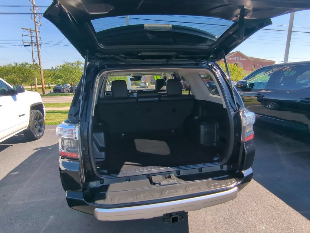 Used 2021 Toyota 4Runner TRD Off-Road Premium w/ Moonroof Package AWD/4WD image 25