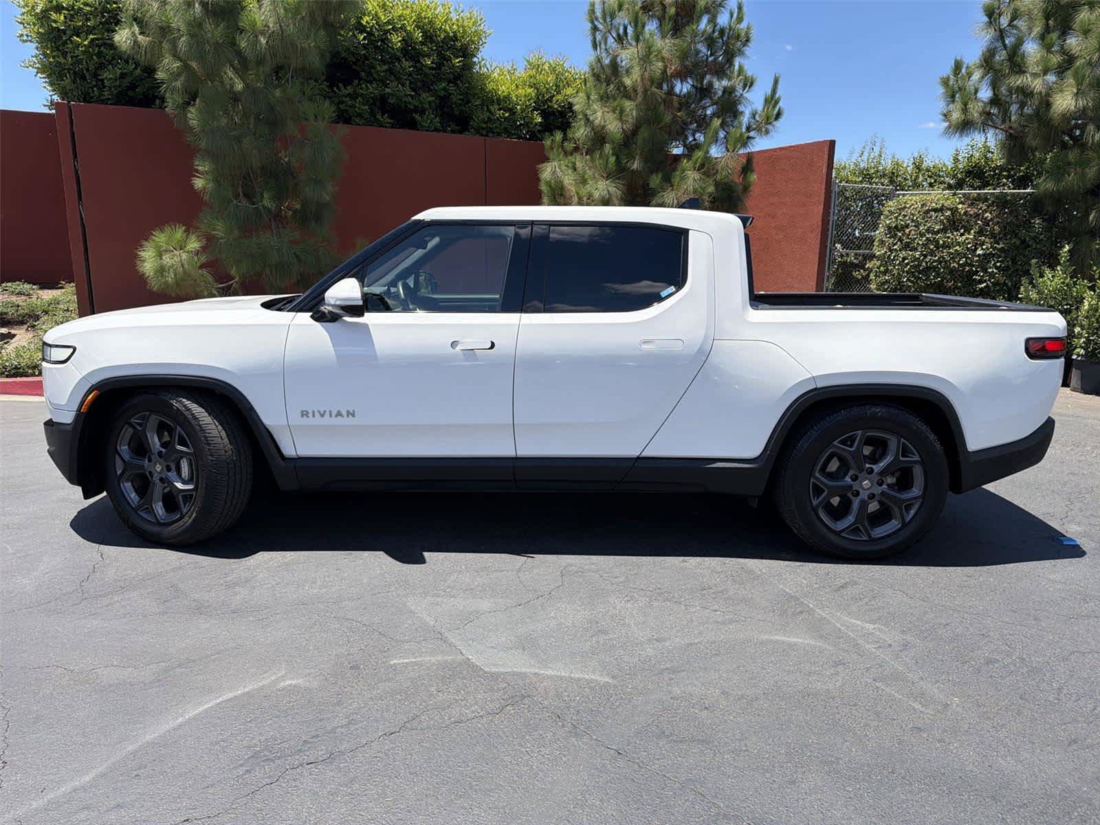 Used 2023 Rivian R1T Adventure Dual AWD/4WD image 3