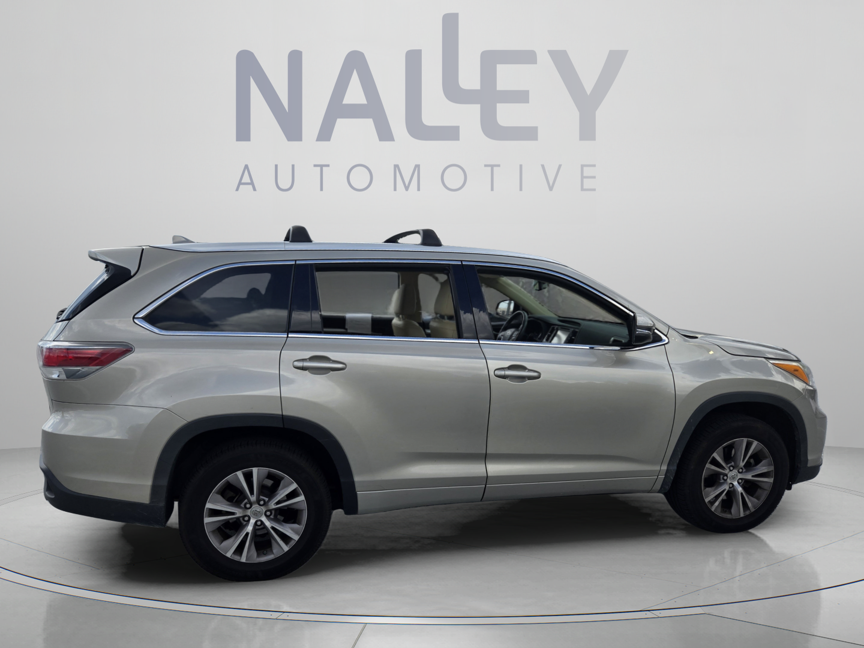 Used 2014 Toyota Highlander XLE FWD image 5