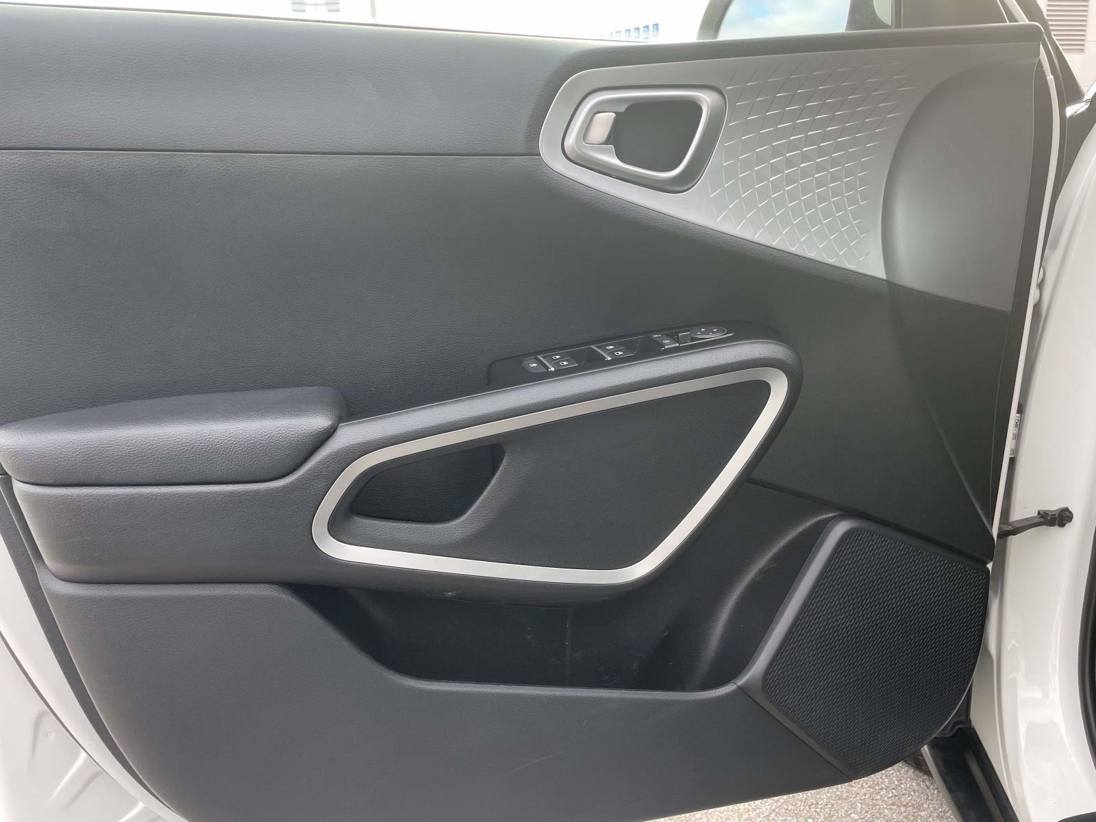 Used 2022 Kia Soul LX image 5