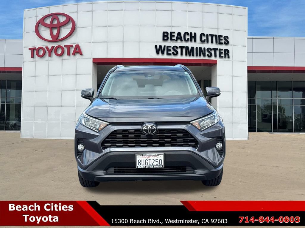 Used 2021 Toyota RAV4 XLE w/ Convenience Package FWD image 4