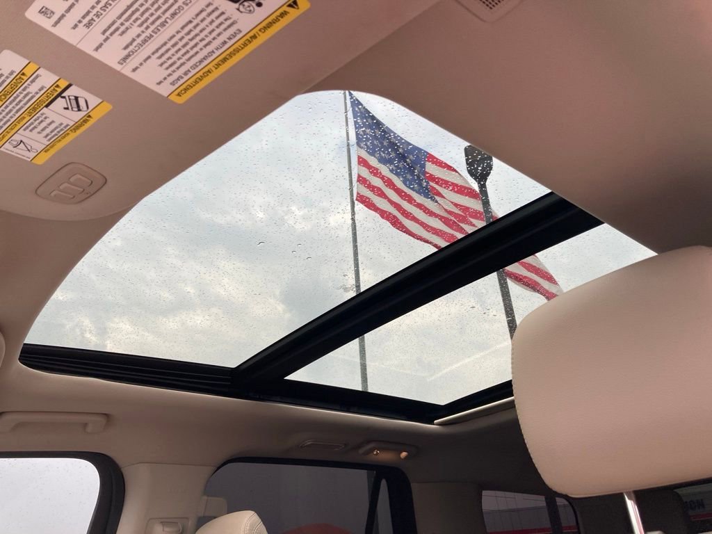 Used 2022 Ford Expedition Limited image 13