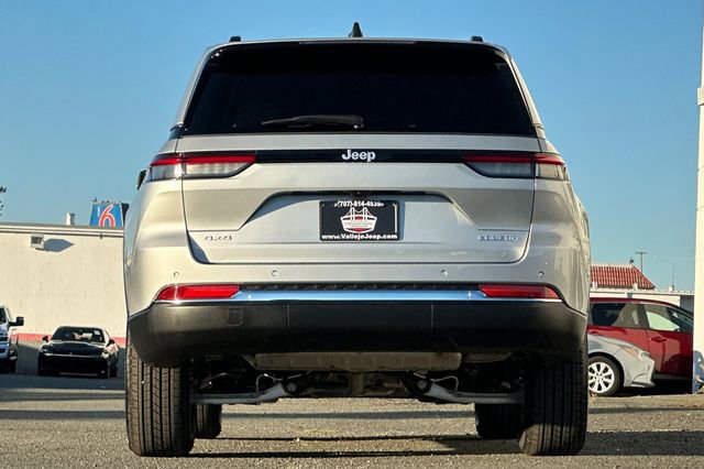 New 2025 Jeep Grand Cherokee Laredo X w/ Luxury Tech Group I image 5