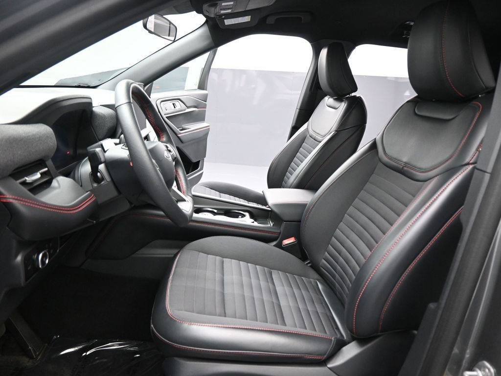 Used 2025 Ford Explorer ST-Line w/ ST-Line Street Pack image 10