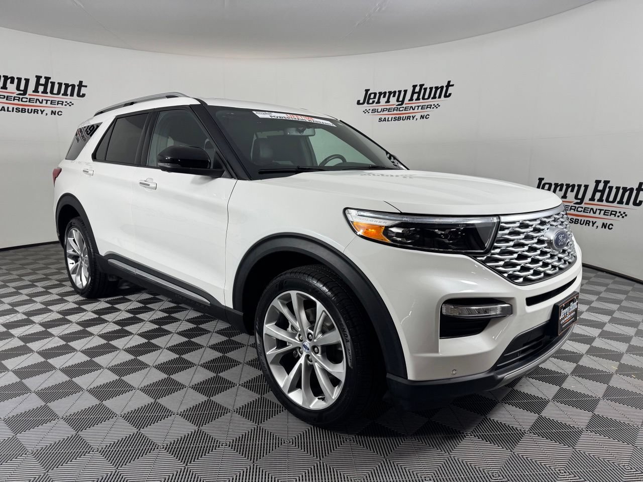Used 2023 Ford Explorer Platinum w/ Class IV Trailer Tow Package AWD/4WD image 5