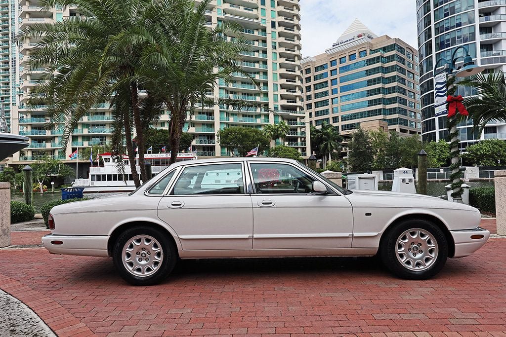 Used 2003 Jaguar XJ8 RWD image 15