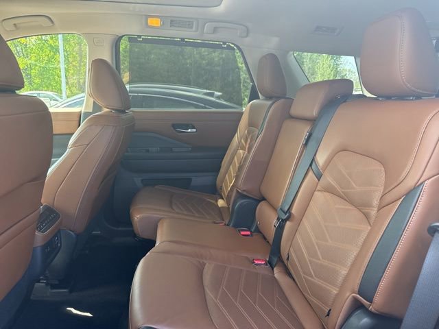 Used 2023 Nissan Pathfinder Platinum w/ Cargo Package AWD/4WD image 24