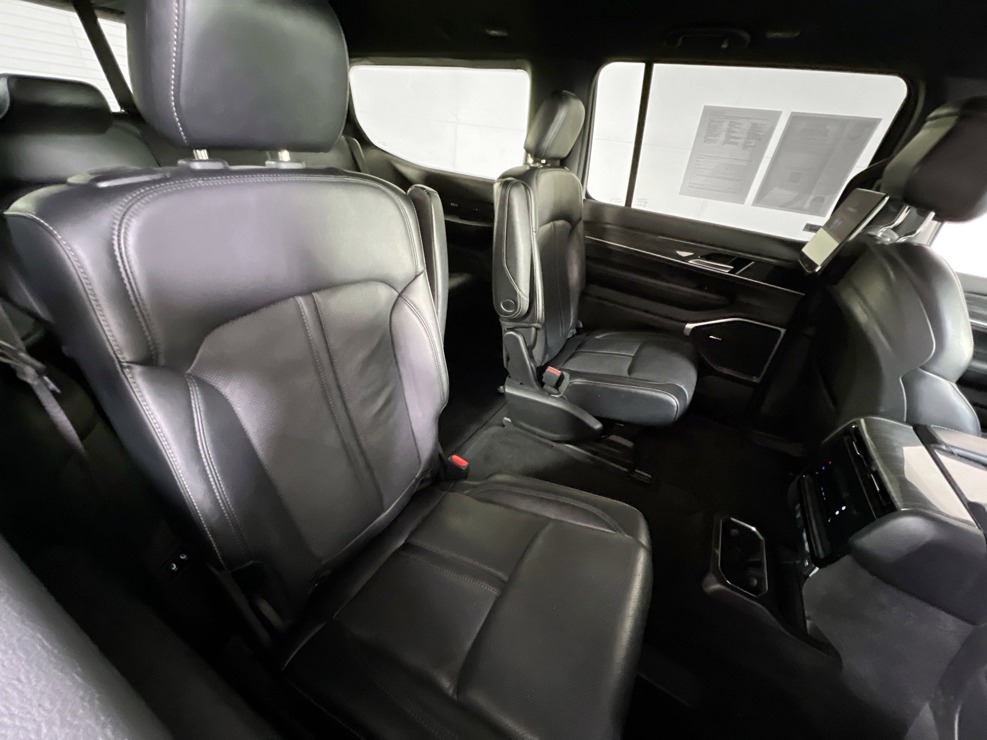 Used 2022 Jeep Wagoneer Series III w/ Rear Seat Video Group 1 image 28