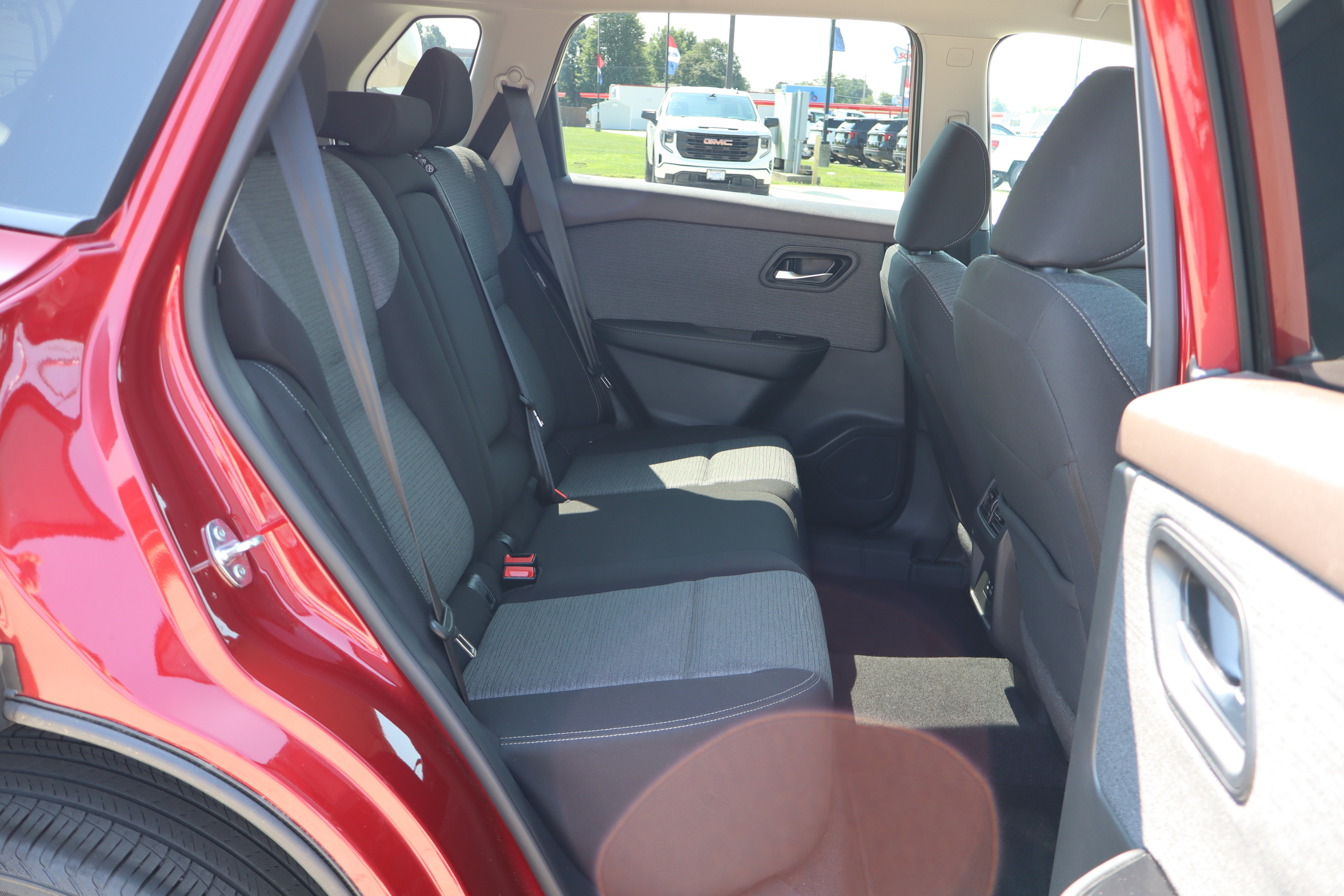Used 2023 Nissan Rogue SV AWD/4WD image 11