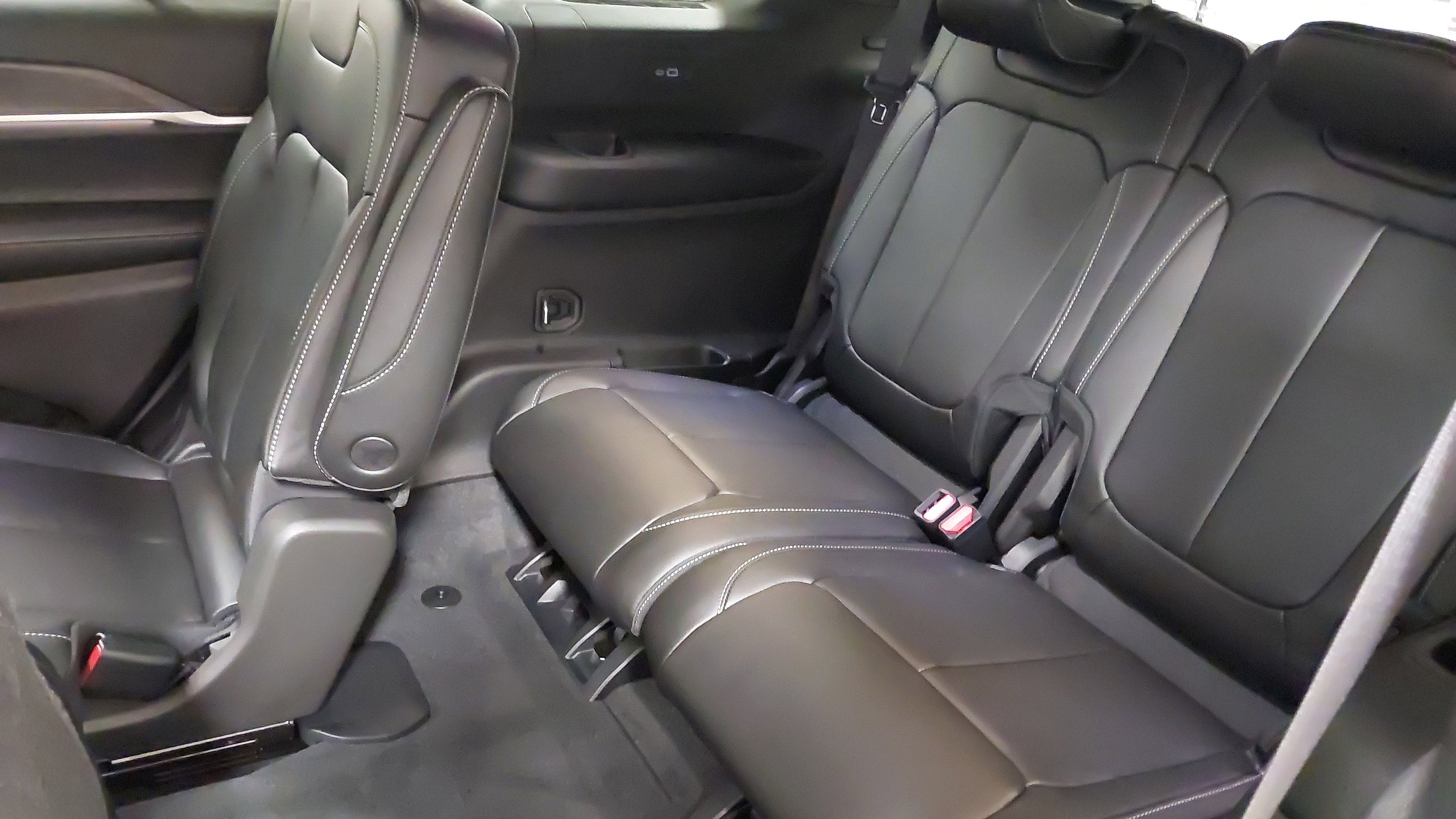 New 2025 Jeep Grand Cherokee L Limited w/ Trailer Tow Package image 39