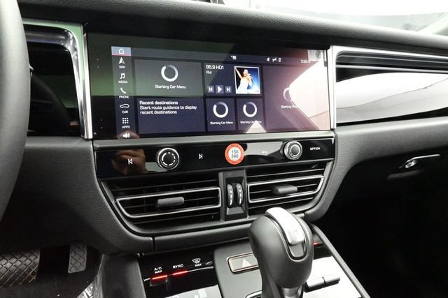Certified 2025 Porsche Macan AWD/4WD image 10
