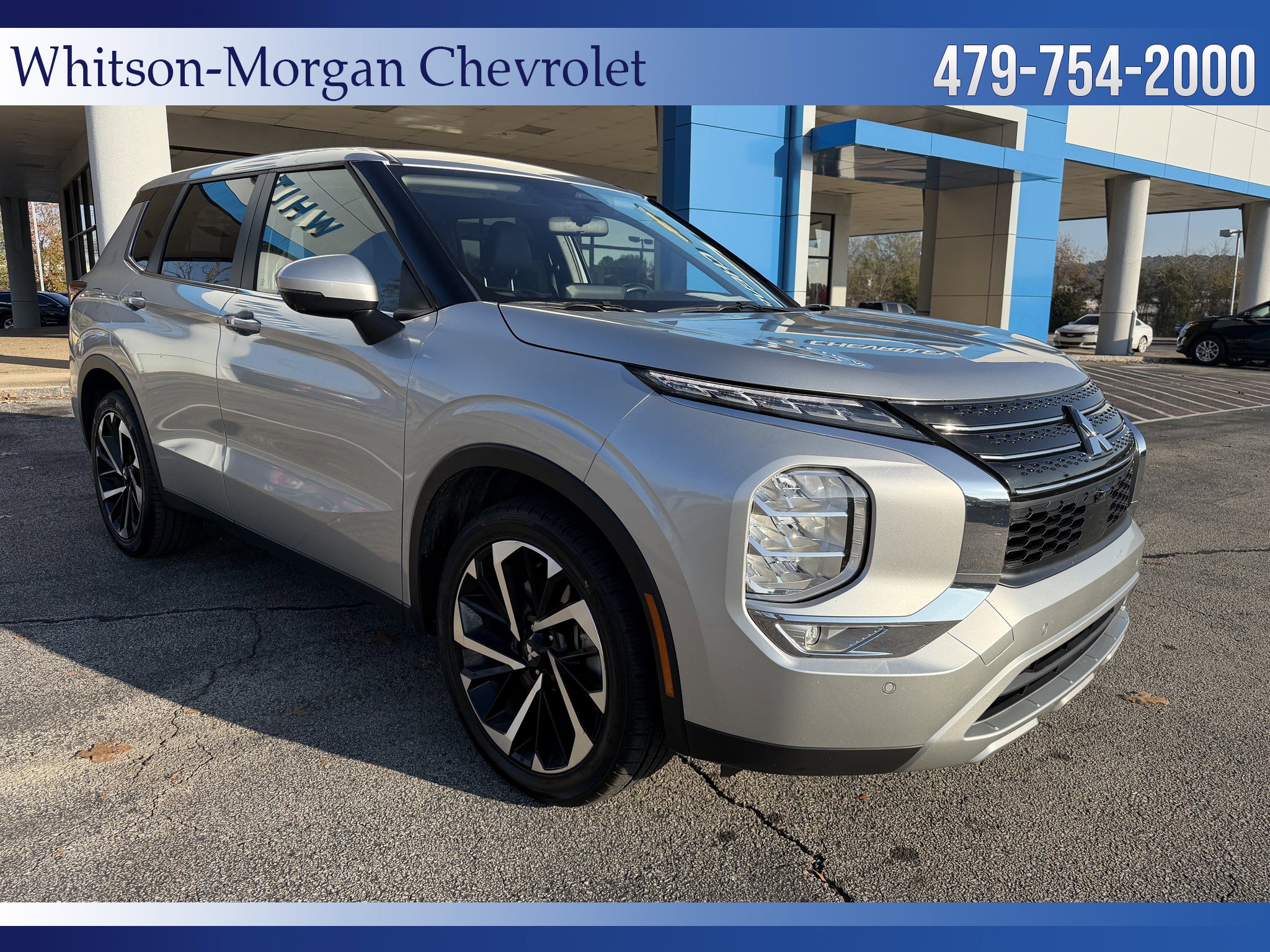 Used 2024 Mitsubishi Outlander SE image 3