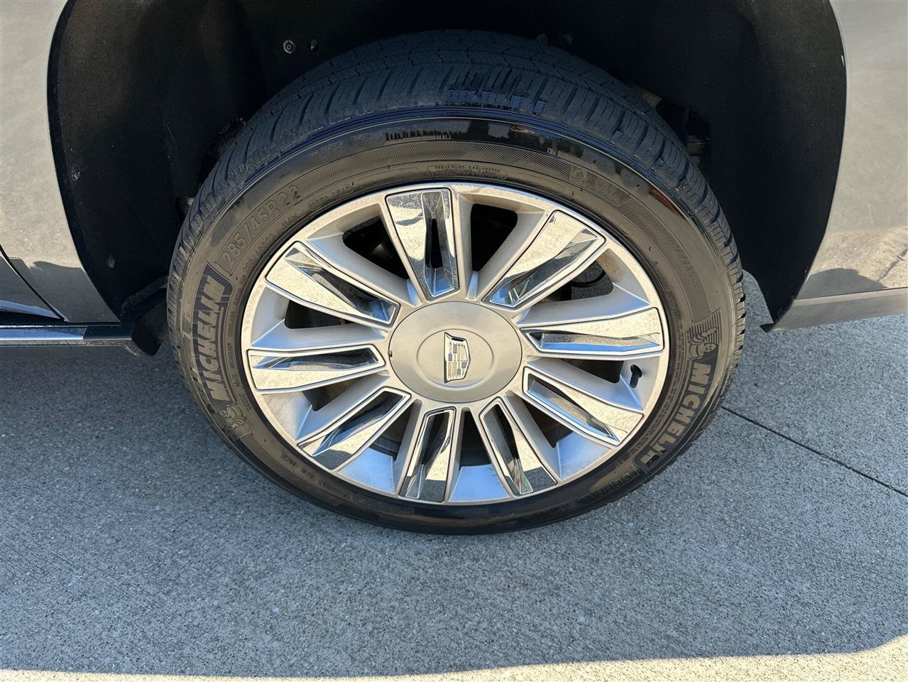 Used 2019 Cadillac Escalade ESV Platinum AWD/4WD image 30