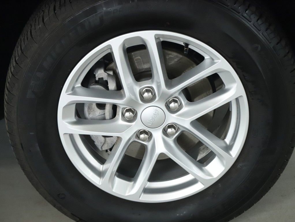 Used 2025 Jeep Grand Cherokee Laredo X image 10