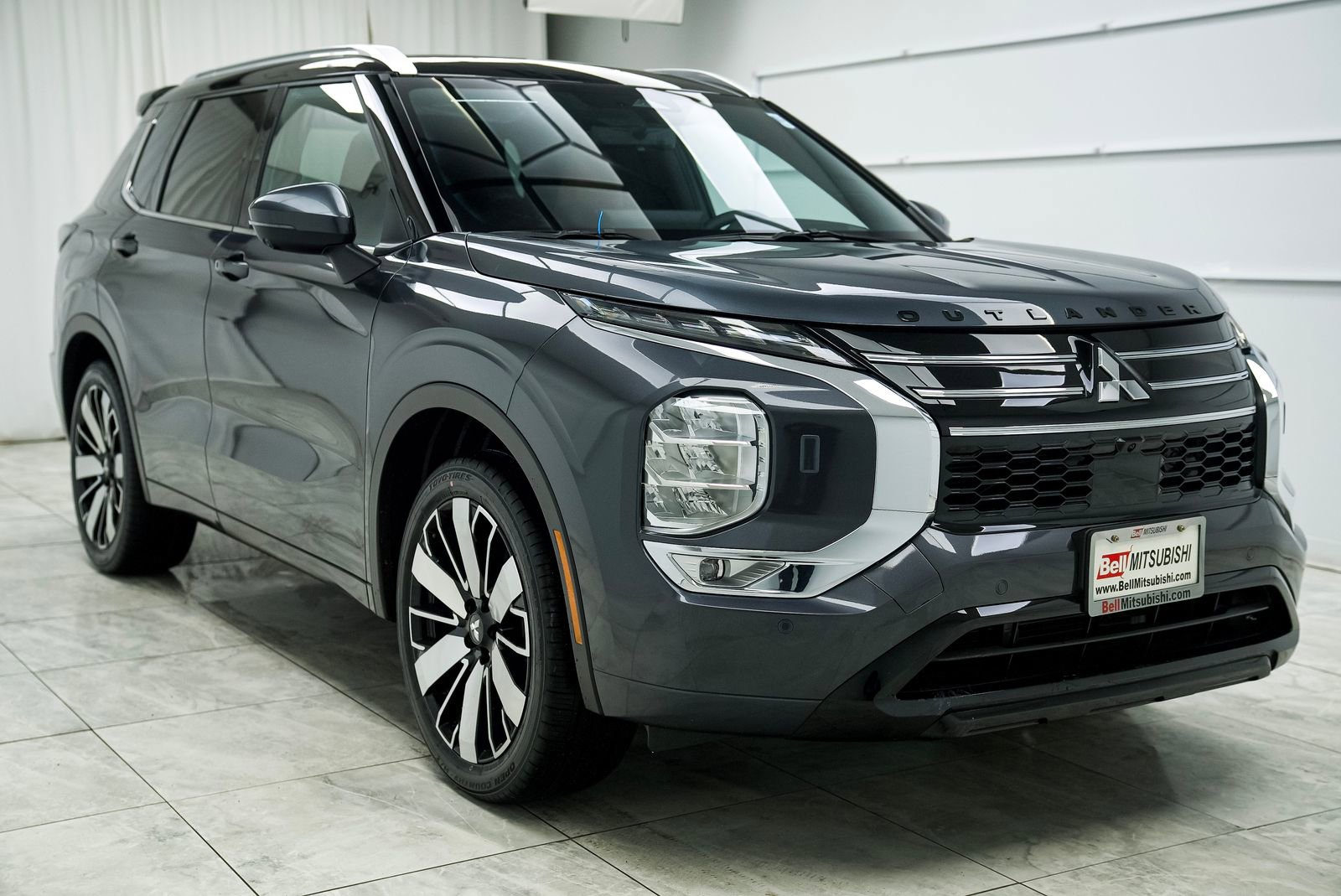 Used 2025 Mitsubishi Outlander SE image 4