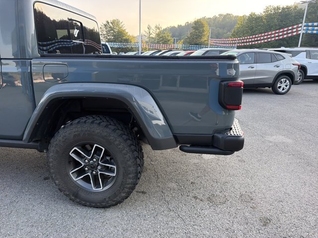 Used 2024 Jeep Gladiator Mojave AWD/4WD image 8