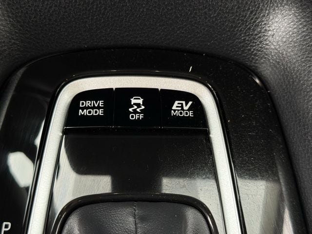 Used 2025 Toyota Corolla LE FWD image 21