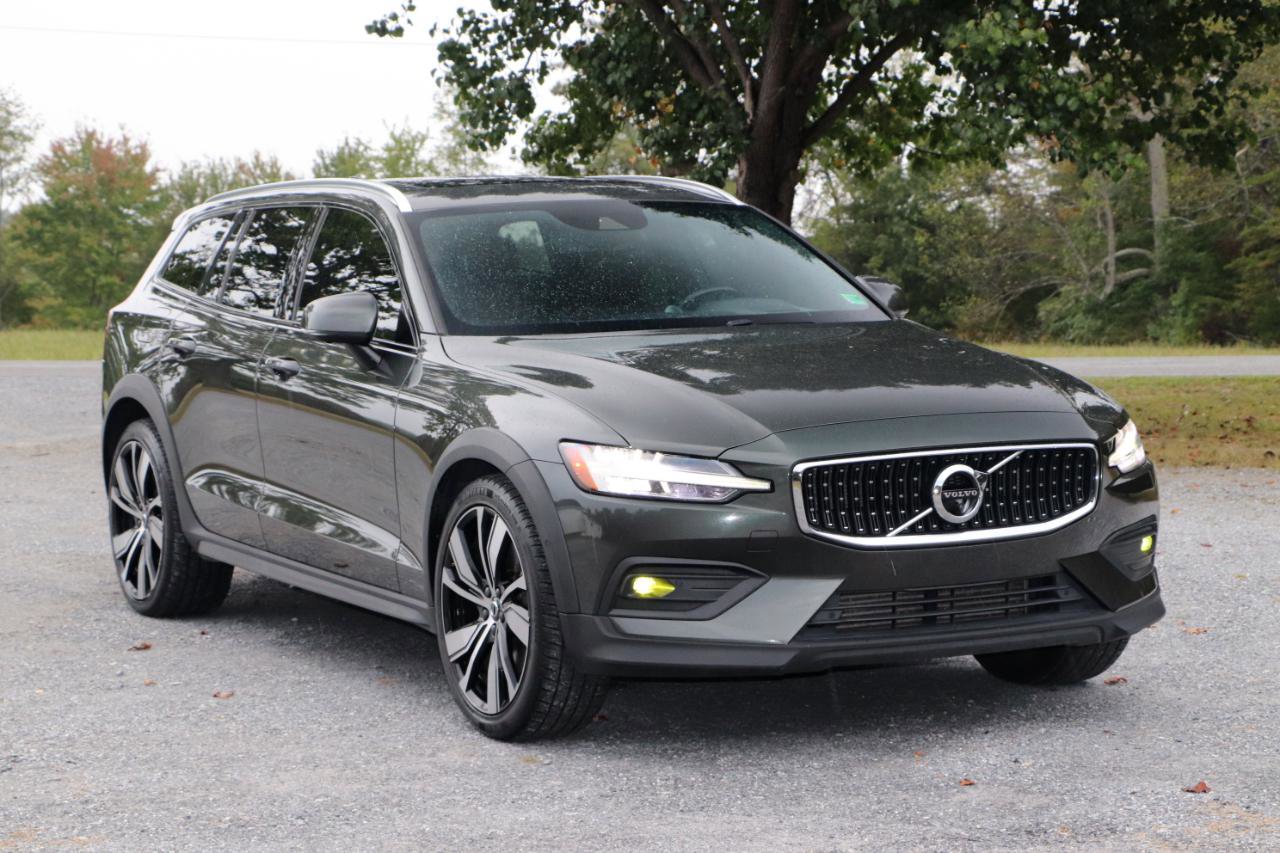Used 2021 Volvo V60 T5 Cross Country w/ Advanced Package AWD/4WD image 2
