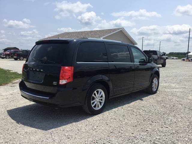 Used 2018 Dodge Grand Caravan SXT FWD image 3