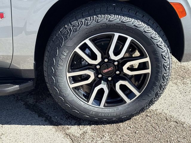 Used 2024 GMC Yukon AT4 w/ Technology Package image 9