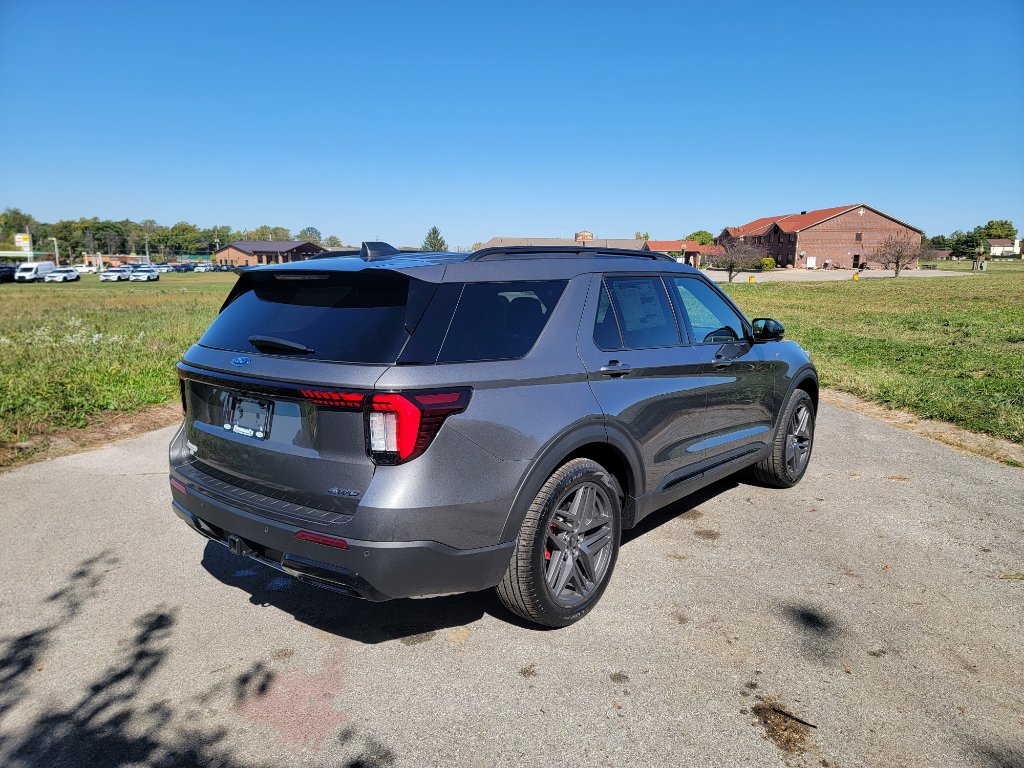 New 2026 Ford Explorer ST-Line w/ ST-Line Street Pack image 15