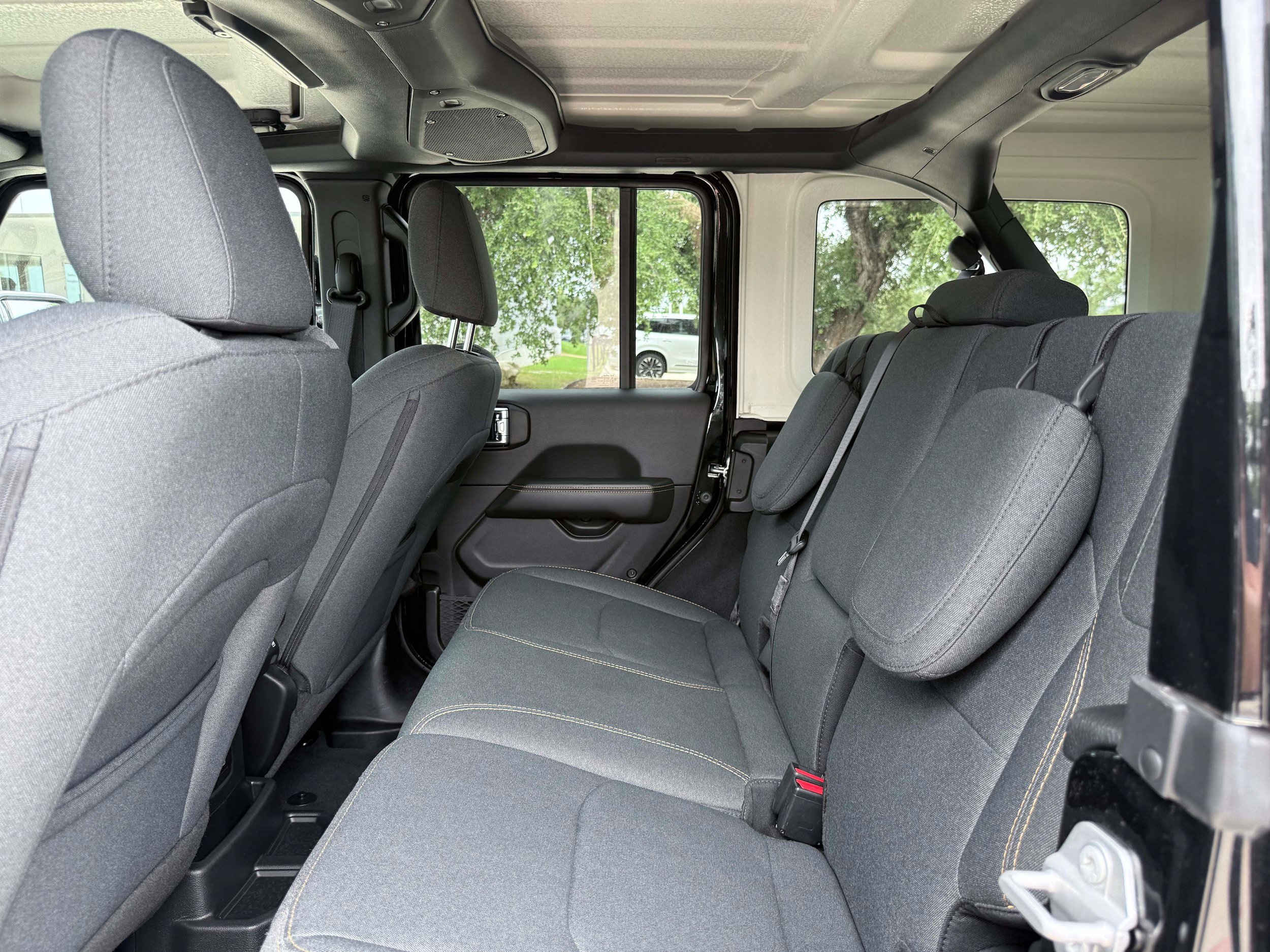 Used 2025 Jeep Wrangler Unlimited Sahara AWD/4WD image 14
