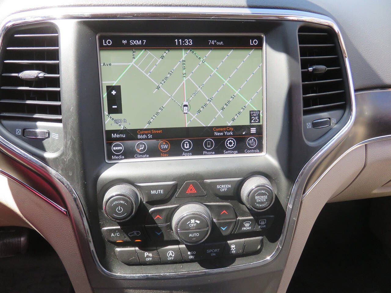 Used 2018 Jeep Grand Cherokee Limited AWD/4WD image 18