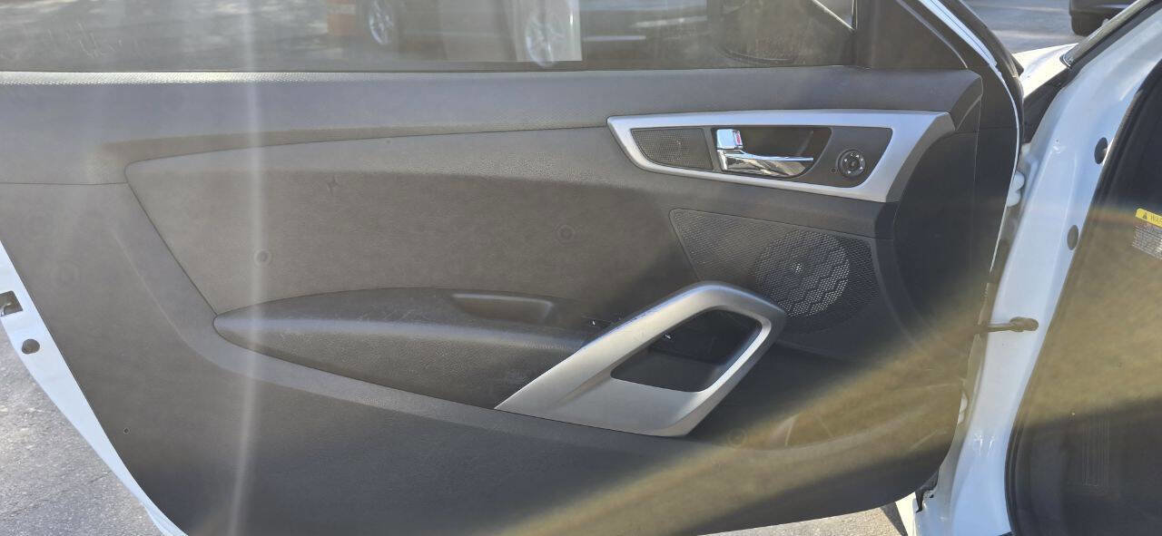 Used 2016 Hyundai Veloster image 10