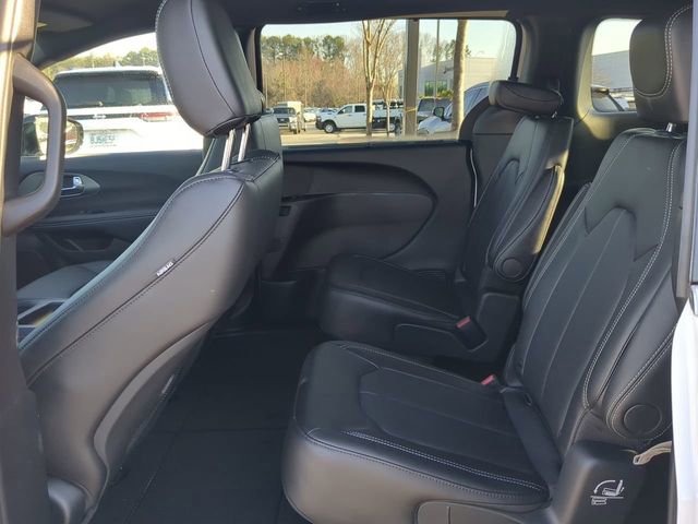 New 2025 Chrysler Pacifica Select image 13