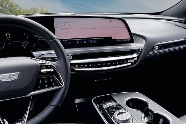 Used 2024 Cadillac Lyriq Luxury w/ LPO, Floor Liner Package AWD/4WD image 9