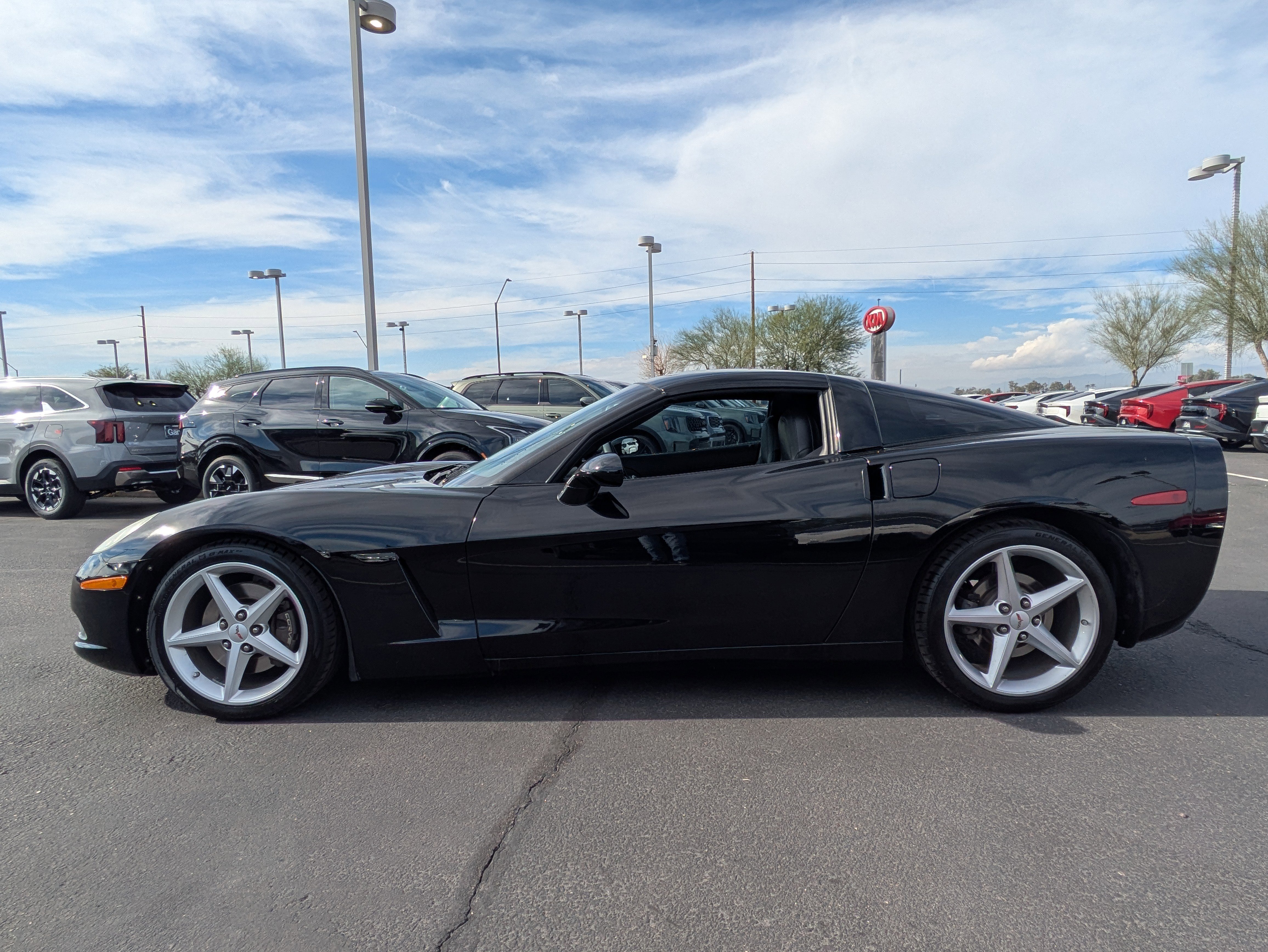 Used 2011 Chevrolet Corvette Coupe w/ 1LT image 2