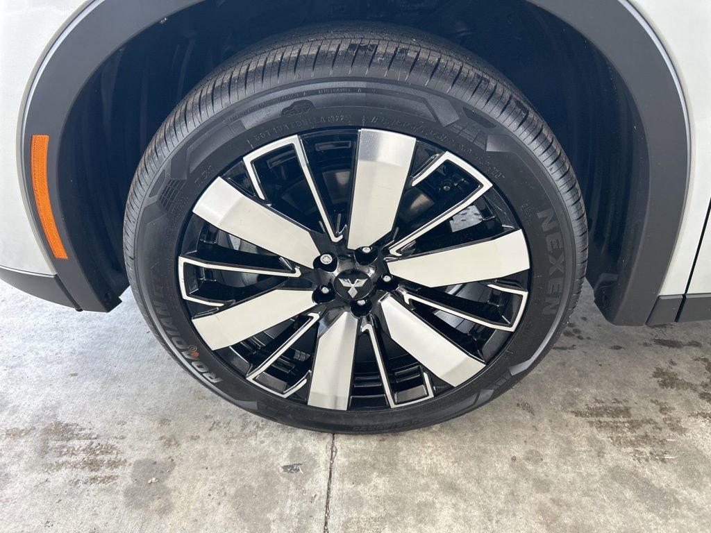 New 2026 Mitsubishi Outlander SE image 14