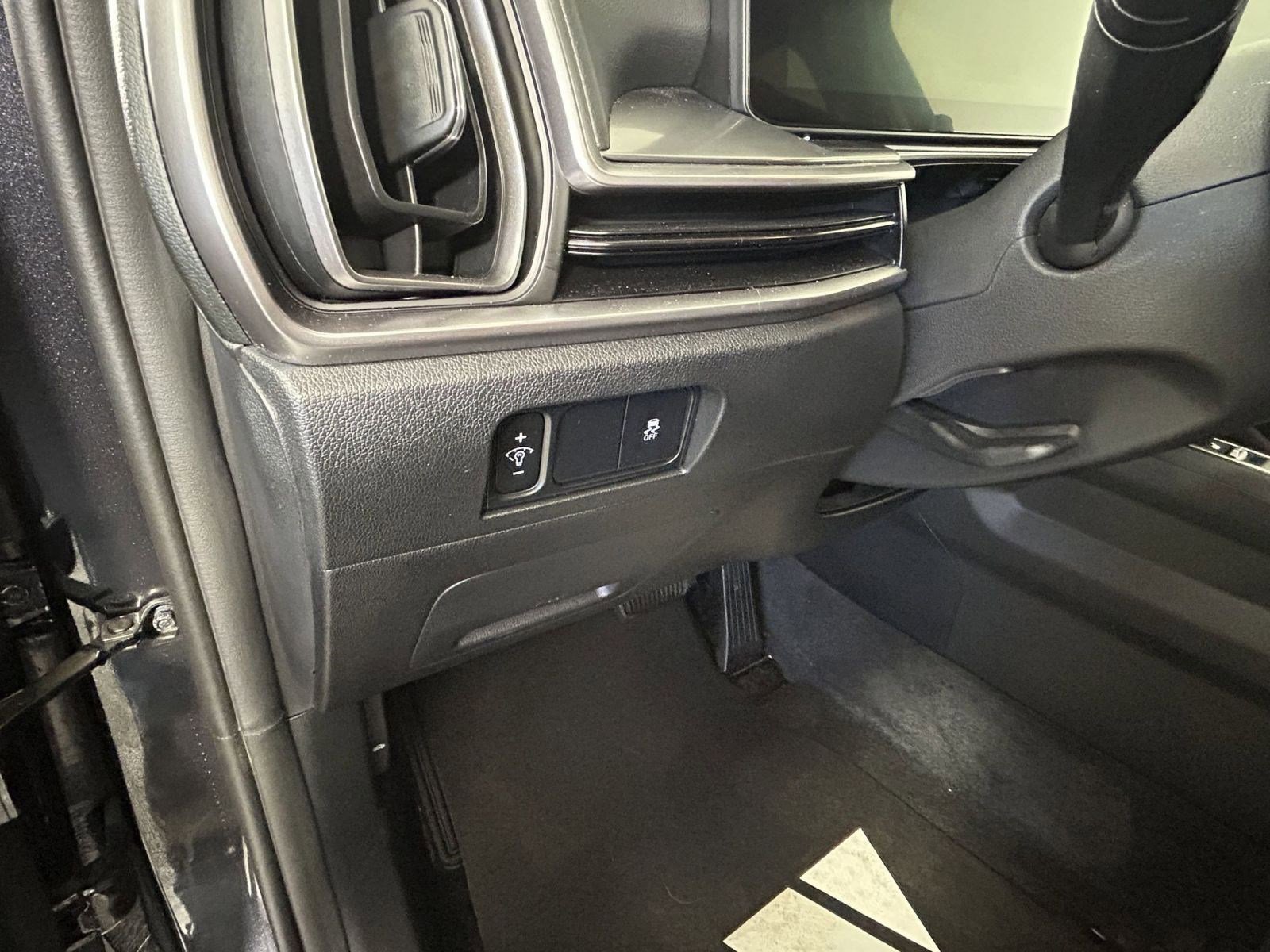 Certified 2025 Kia Sorento S image 18