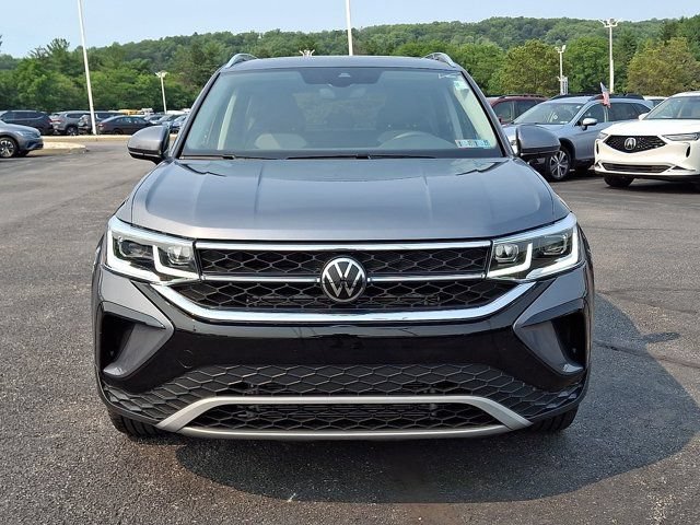 Certified 2022 Volkswagen Taos SEL AWD/4WD image 2
