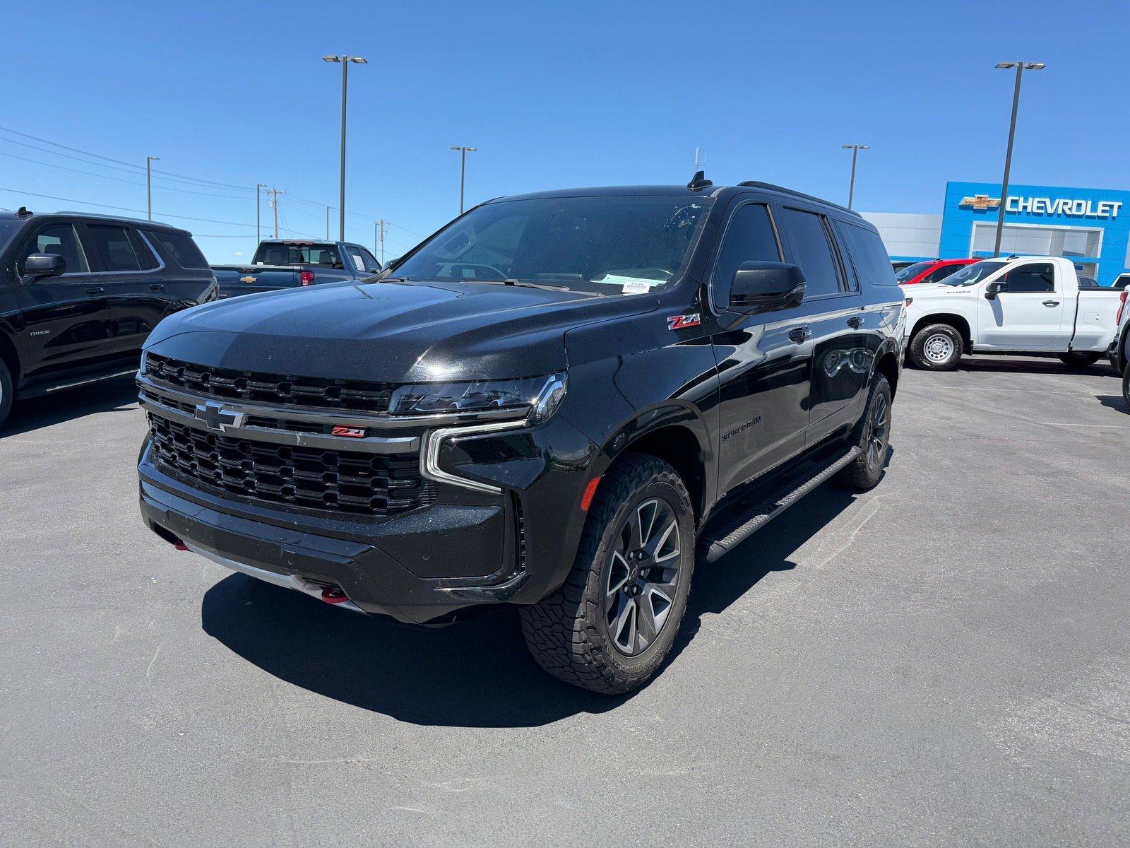 Used 2022 Chevrolet Suburban Z71 w/ Luxury Package AWD/4WD image 7