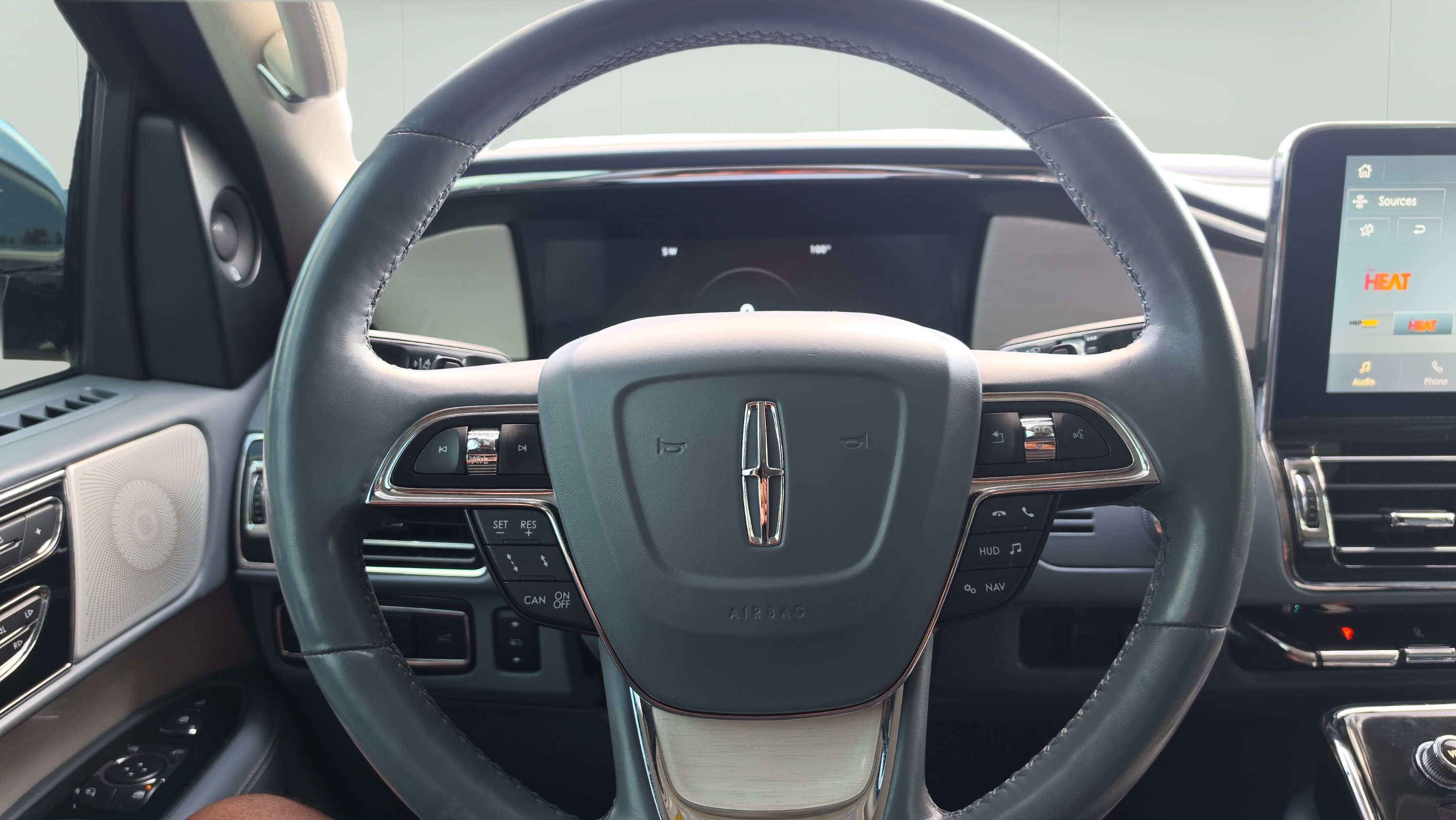 Used 2020 Lincoln Navigator Black Label w/ Cargo Convenience Package AWD/4WD image 11