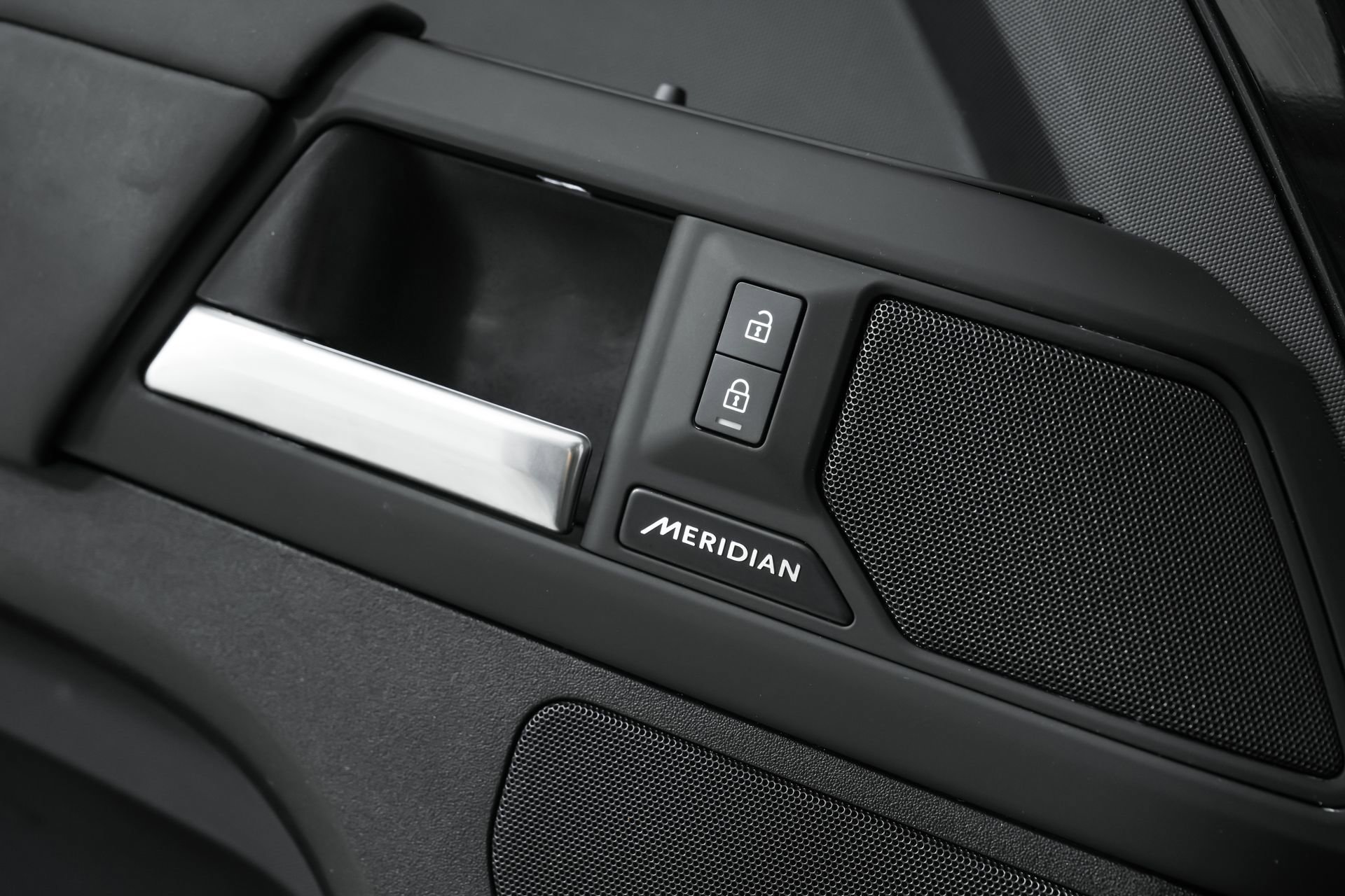 Used 2025 Land Rover Defender 110 S image 78