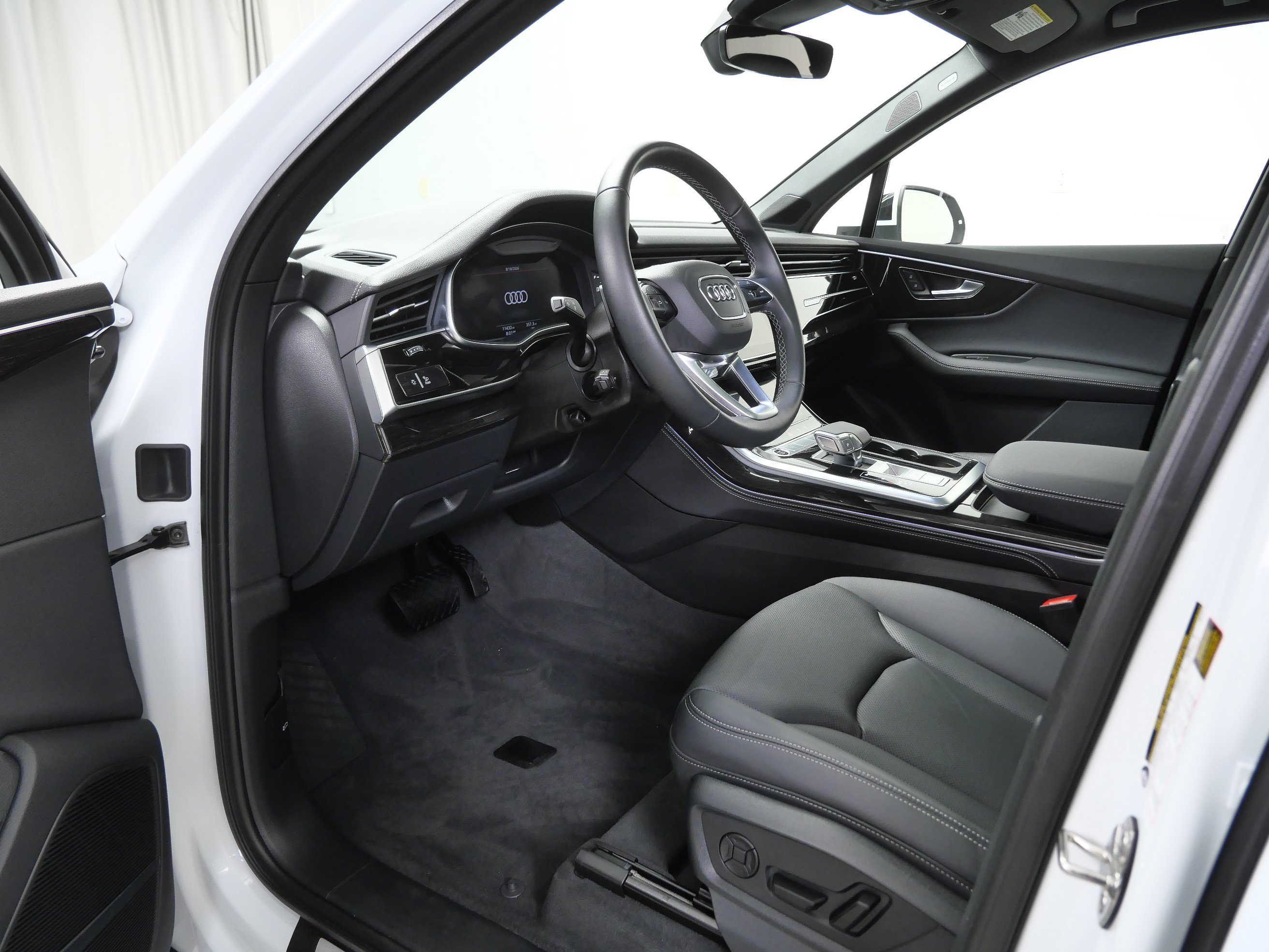 Used 2025 Audi Q7 3.0T Premium Plus w/ Premium Plus Package AWD/4WD image 14