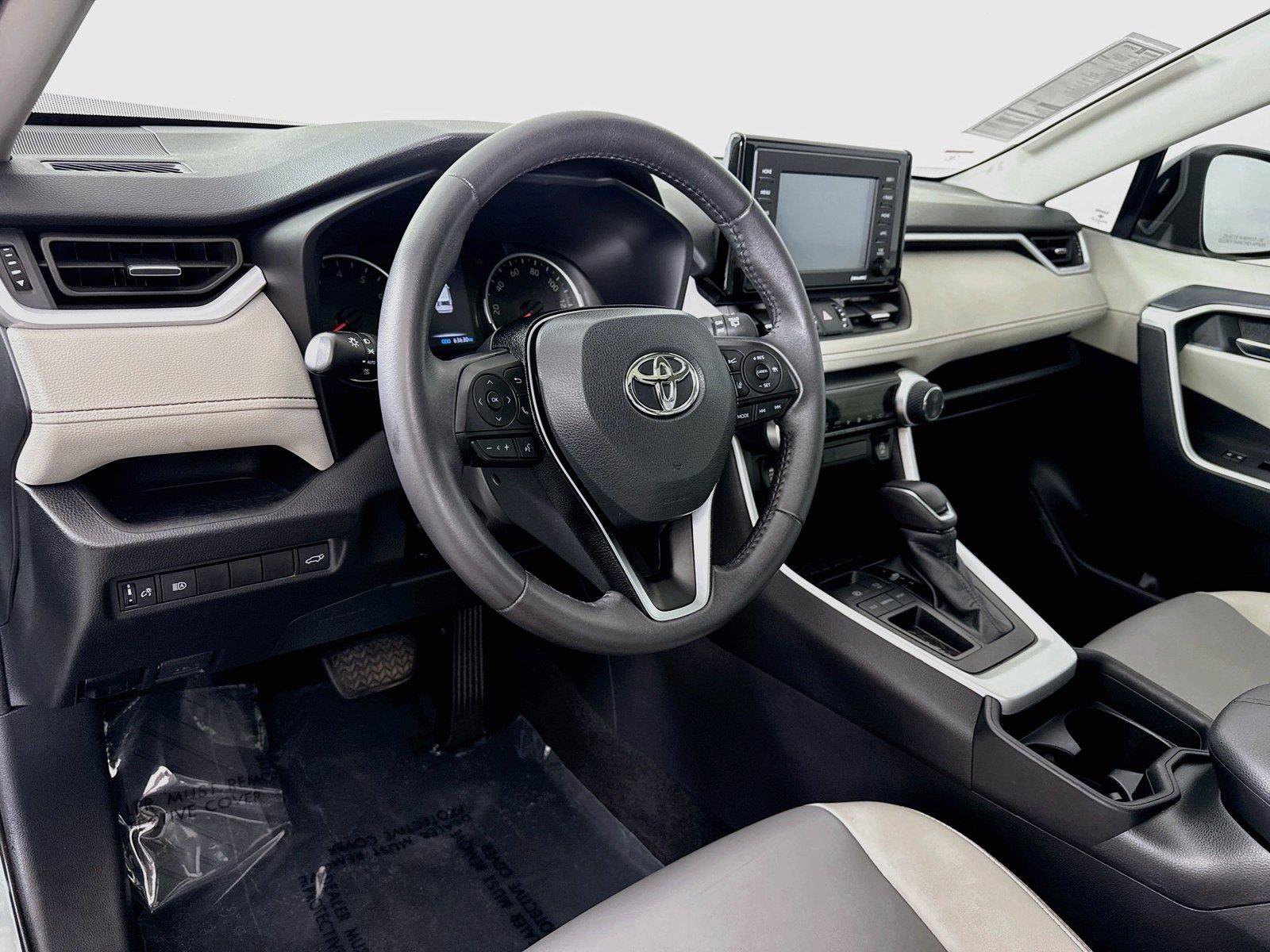 Certified 2021 Toyota RAV4 XLE Premium FWD image 4