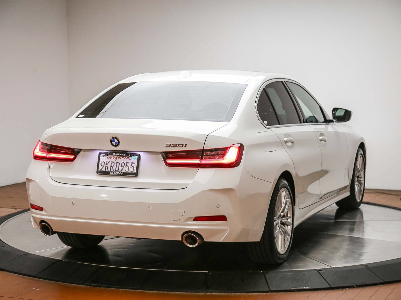 Used 2024 BMW 330i Sedan w/ Convenience Package RWD image 7